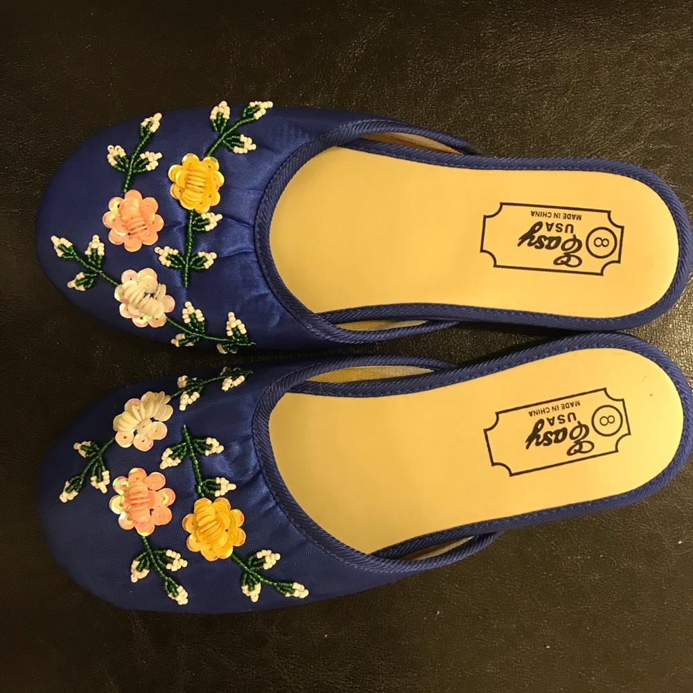 NEW Women’s Slippers 😊